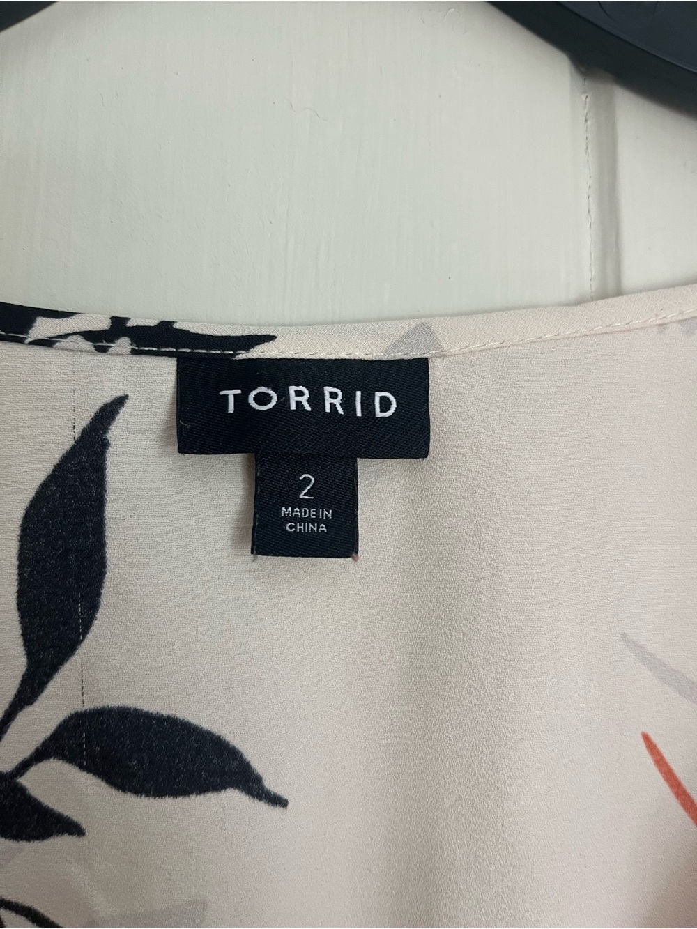 Torrid Cream Floral Peplum Blouse Flutter Sleeve, Size 2/2x - Picture 4 of 7